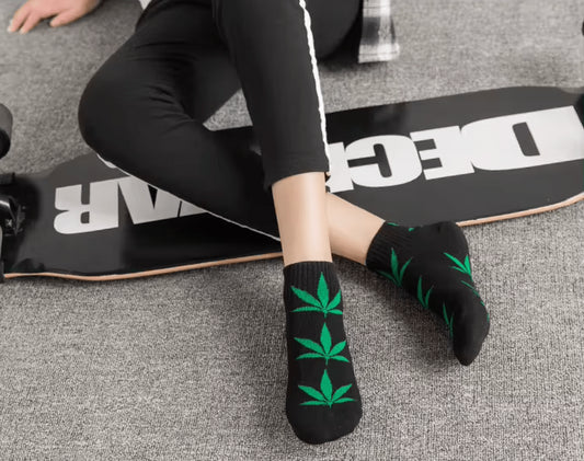 Chaussettes noires avec feuilles de cannabis vertes - Le Fermier CBD®